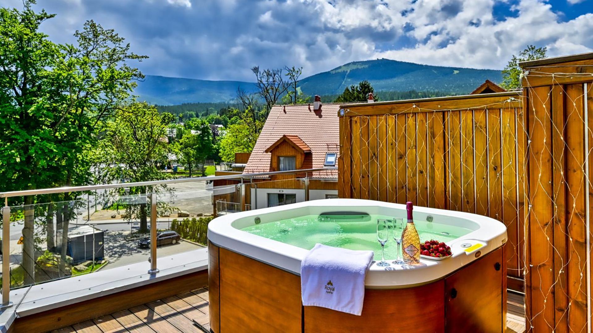 Royal Prestige Collection Z Prywatnym Jacuzzi - Stone Hill Resort Z Basenem I Saunami Szklarska Poreba Luaran gambar